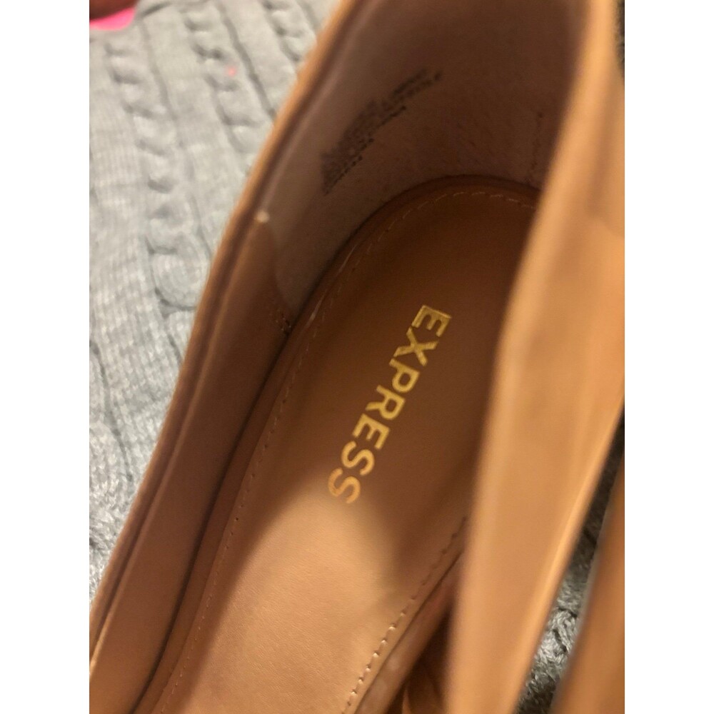 Express Classic Pointed Toe Pumps - Picture 10 of 11